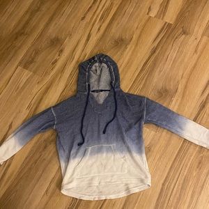 size small blue and white lightweight pullover with hood — ocean drive